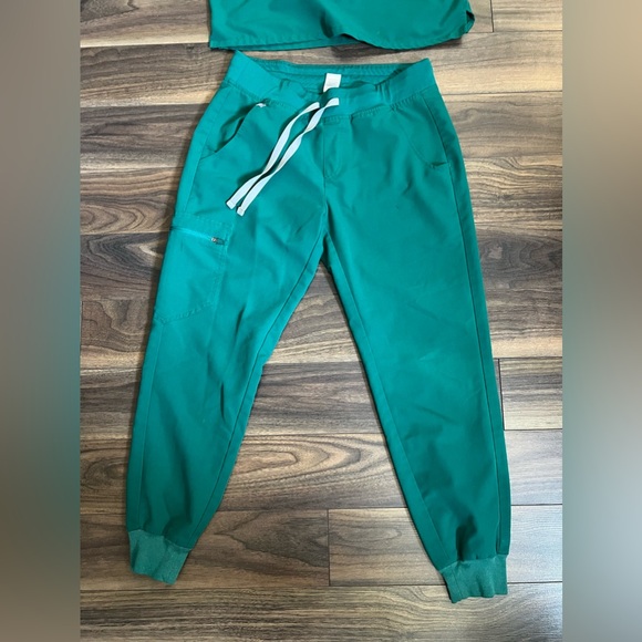 FIGS SCRUBS - 4 COLOURS - Picture 2 of 8